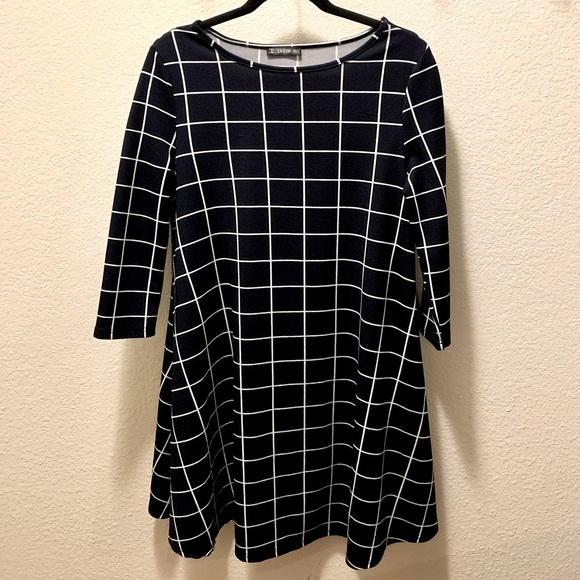 Grid Print Dress - Picture 2 of 6